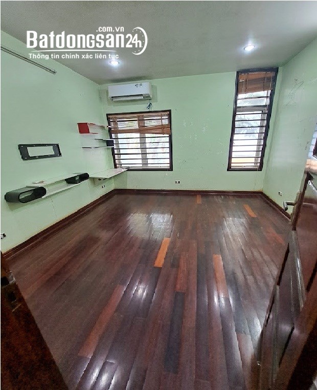 Cho thuê căn nhà ngõ 3 Phố Phạm Tuấn Tài - Diện tích 60m2 x 5 tầng, đường rộng 8m