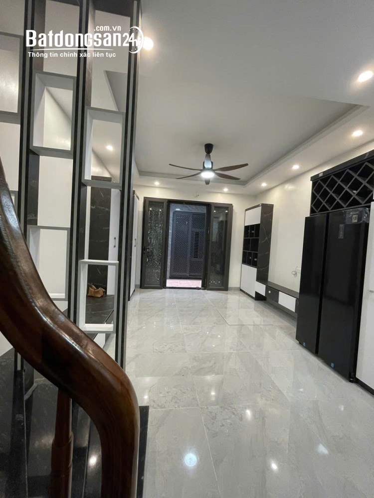 Cho thuê nhà 100 Nguyễn Văn Viên, Vĩnh Tuy, Hai Bà Trưng 30m x 5T giá 15.5tr XÂY MỚI