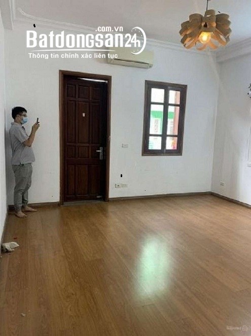 Cho thuê nhà ngõ 31 Phố Trần Quốc Hoàn, Dt 50m2 x 5 tầng, mỗi  tầng 2p, 1 wc