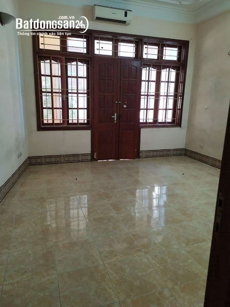 Cho thuê nhà tại ngõ 3 Phạm Tuấn Tài. Diện tích 65m x 4 tầng, đường rộng để ô tô