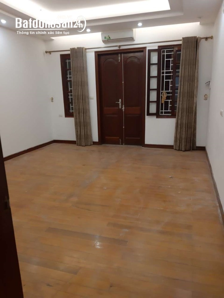 Cho thuê nhà  ngõ 234 Hoàng Quốc Việt. Diện tích 70m2 x 5 tầng, ngõ rộng 8m để ô 