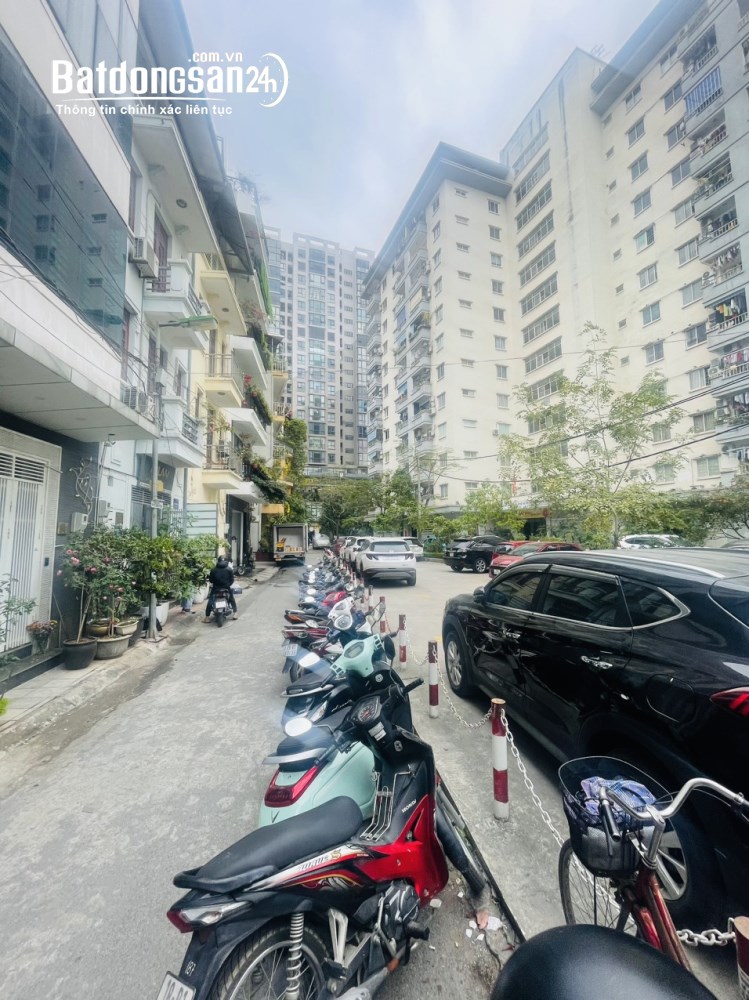 Cho thuê nhà ngõ 68 phố Trung Kính. Diện tích 52m x 5 tầng có điều hòa, cửa kính