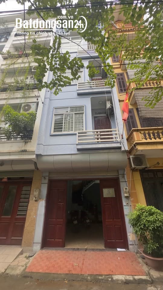Cho thuê nhà ngõ 78 phố Duy Tân, Cầu Giấy - Diện tích 55m x 4 tầng ô tô đậu cửa