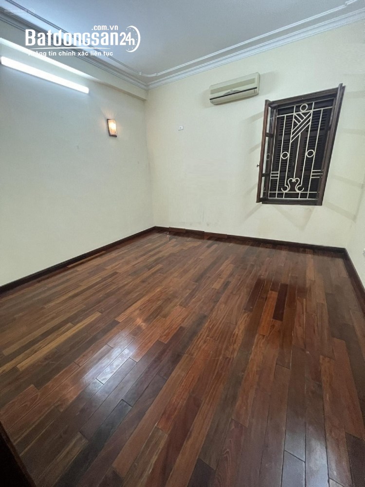 Cho thuê nhà ngõ 1 phố Phạm Tuấn Tài. Diện tích 60m2 x 5 tầng, ngõ rộng để ô tô