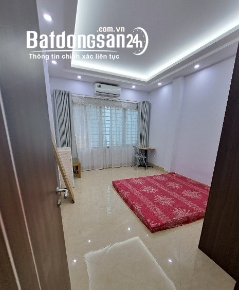 Cho thuê nhà ngõ 118 phố Nguyễn Khánh Toàn - Dt 60m2 x 5 tầng, Mt 5m, đường rộng