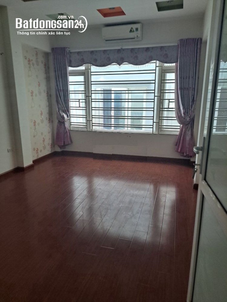 Cho thuê nhà ngõ 118 phố Nguyễn Khánh Toàn - Dt 60m2 x 5 tầng, Mt 5m, đường rộng