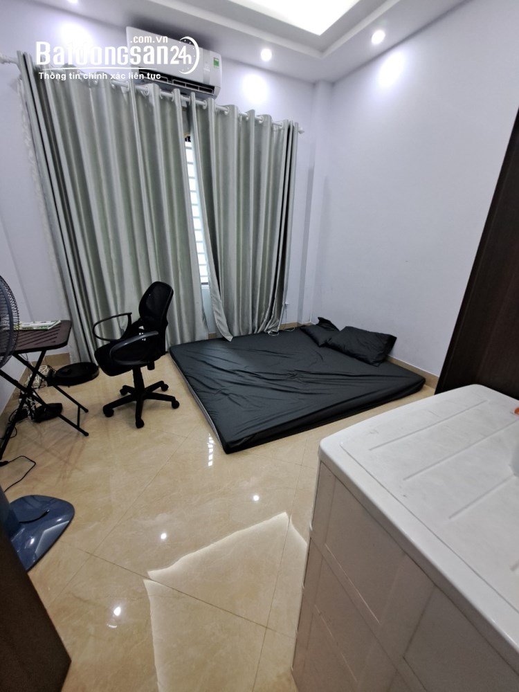 Cho thuê nhà ngõ 118 phố Nguyễn Khánh Toàn - Dt 60m2 x 5 tầng, Mt 5m, đường rộng