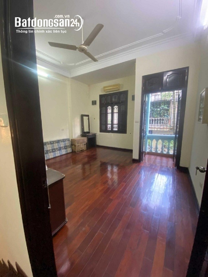 Cho thuê nhà ngõ 31 phố Trần Quốc Hoàn, diện tích 68m2 x 4 tầng, ngõ rộng để ô tô