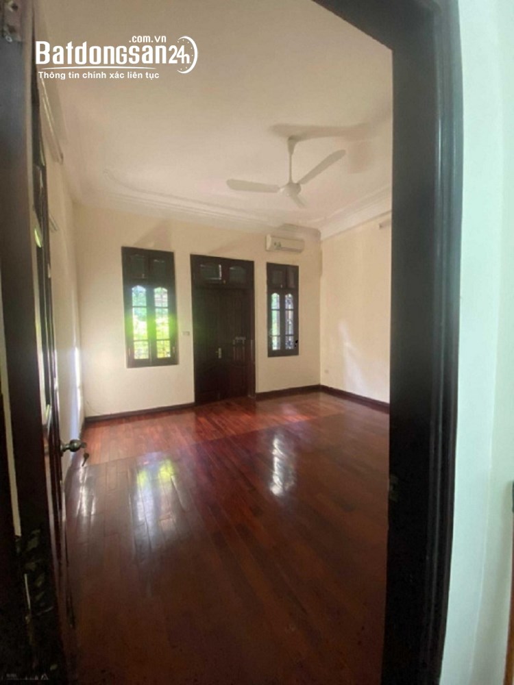 Cho thuê nhà ngõ 31 phố Trần Quốc Hoàn, diện tích 68m2 x 4 tầng, ngõ rộng để ô tô