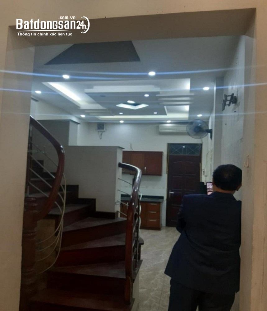Nhà mặt ngõ 81 phố Nguyễn Phong Sắc - Diện tích 60m2 x 4 tầng ngõ rộng