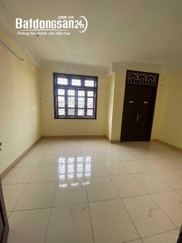 Cho thuê nhà ngõ 112 đường Hoàng Quốc Việt, Diện tích 70m2 x 5 tầng căn góc 2mặt tiền