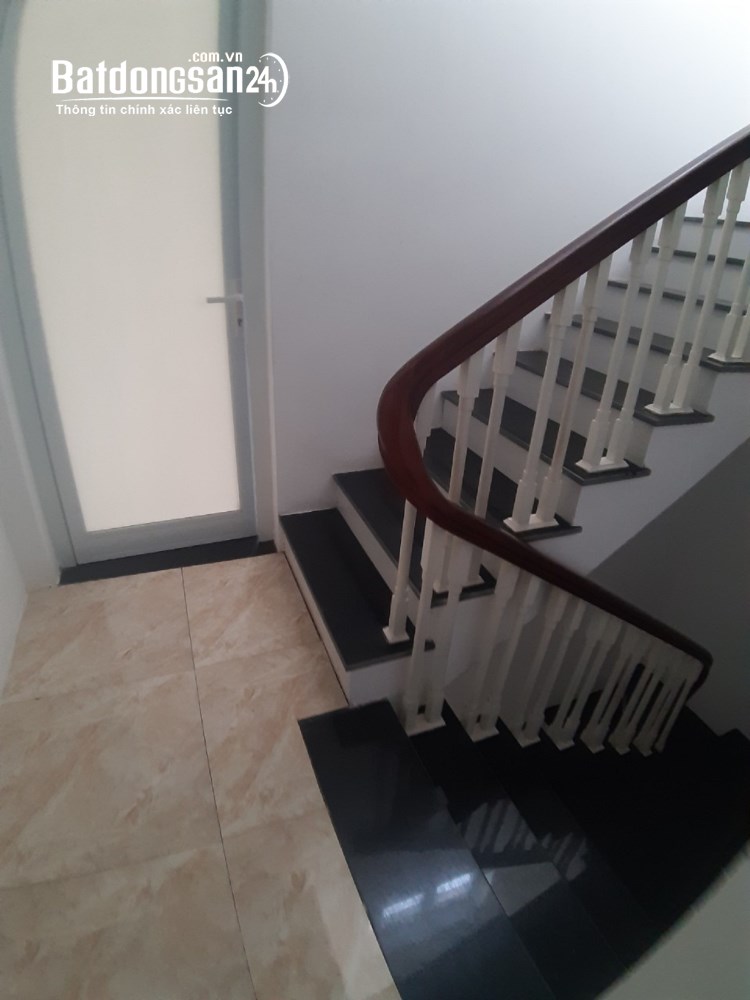Cho thuê nhà ngõ 20 phố Nghĩa Đô - Diện tích 65m2 x 4 tầng có điều hòa, ngõ rộng 8m