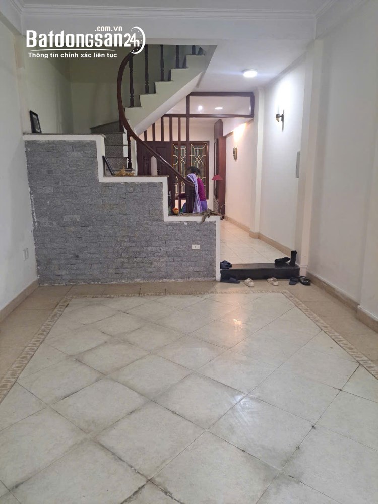Cho thuê nhà ngõ 3 phố Phạm Tuấn Tài - Cầu Giấy. Dt 60m2 x 5 tầng làm Vp, kd online .