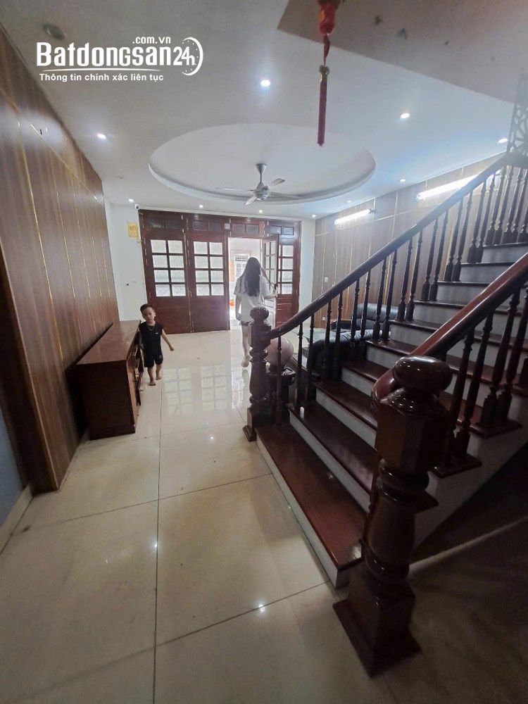 Cho thuê nhà ngõ 1 phố Phạm Tuấn Tài, Cầu Giấy. DT 70m2 x 5 tầng, mặt tiền 5m