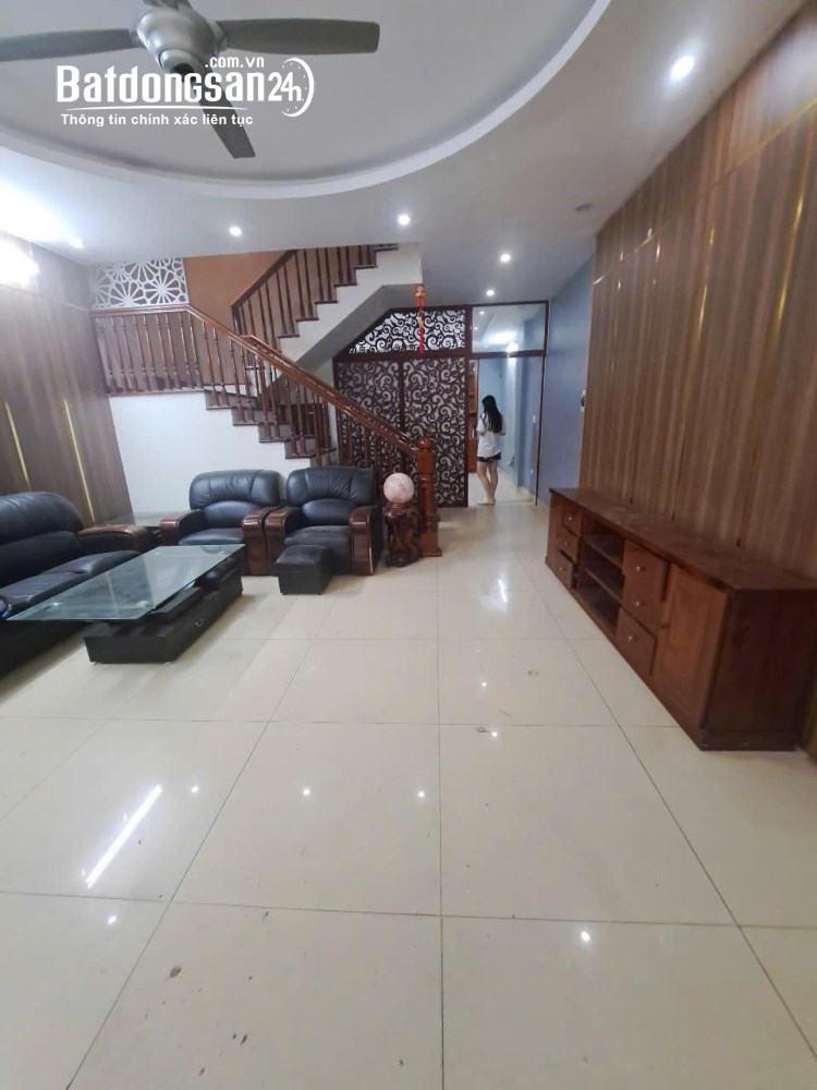 Cho thuê nhà ngõ 1 phố Phạm Tuấn Tài, Cầu Giấy. DT 70m2 x 5 tầng, mặt tiền 5m