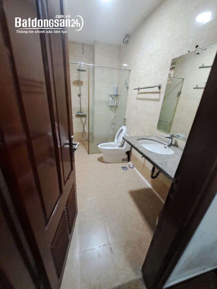 Cho thuê nhà ngõ 1 phố Phạm Tuấn Tài, Cầu Giấy. DT 70m2 x 5 tầng, mặt tiền 5m