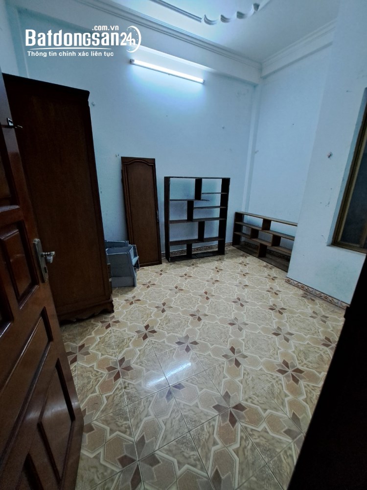 Cho thuê nhà ngõ 2 phố Trần Cung, Dt 50m2 x 4 tầng mỗi tầng 2 phòng 1 wc