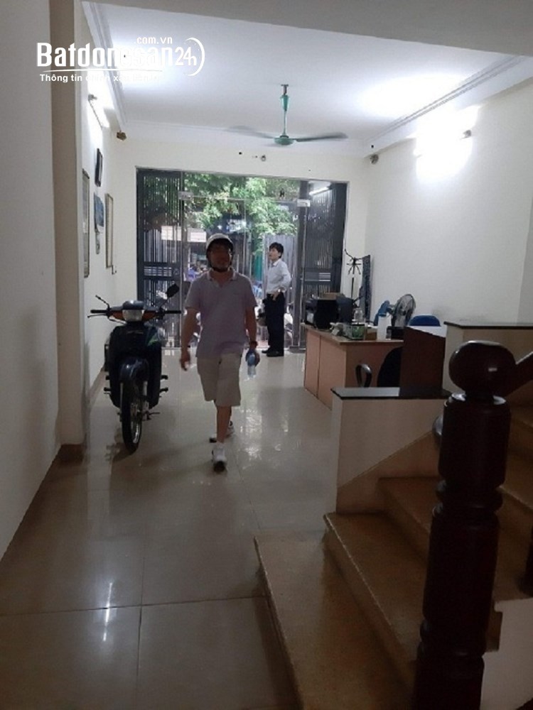 Nhà ngõ 92 phố Nguyễn Khánh Toàn. Diện tích 70m2 x 5 tầng mặt tiền 4,5m,ngõ rộng 8m 