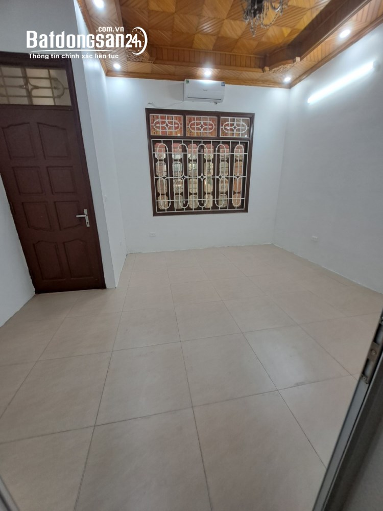 Cho thuê nhà ngõ 1 phố Phạm Tuấn Tài - Dt 55m2 x 4 tầng ô tô đậu cửa