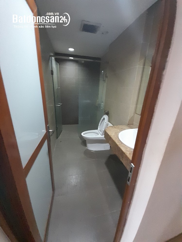 Cho thuê nhà ngõ 1 phố Nghĩa Tân - diện tích 80m xd 60m x 4 tầng có nội thất