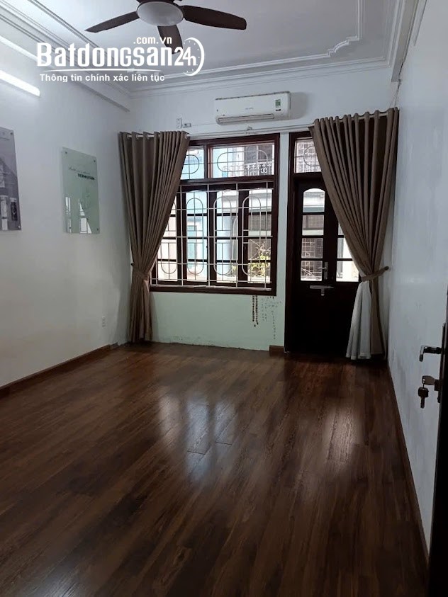 Cho thuê nhà ngõ 120 phố Trần Cung - Diện tích 55m2 x 4 tầng, ngõ 7m ô tô đậu cửa