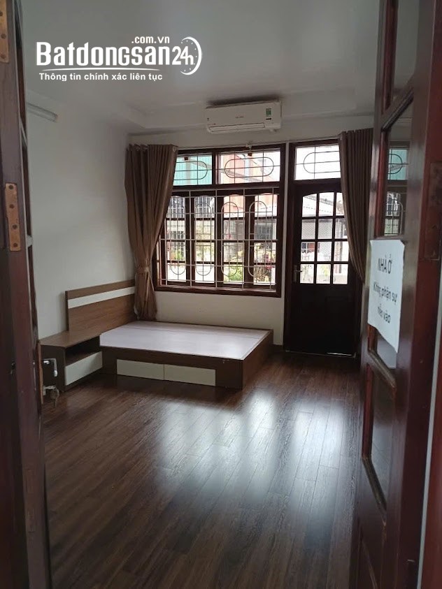 Cho thuê nhà ngõ 120 phố Trần Cung - Diện tích 55m2 x 4 tầng, ngõ 7m ô tô đậu cửa