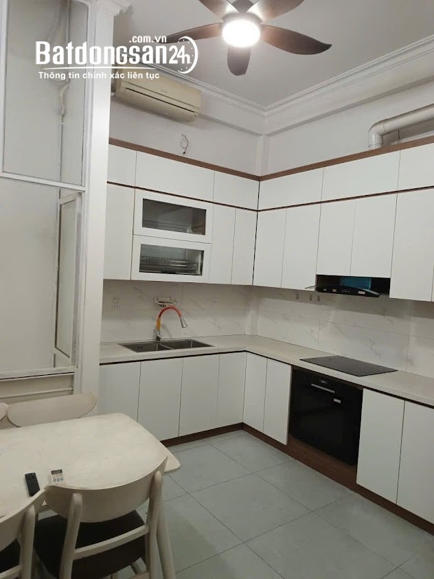 Cho thuê nhà ngõ 120 phố Trần Cung - Diện tích 55m2 x 4 tầng, ngõ 7m ô tô đậu cửa