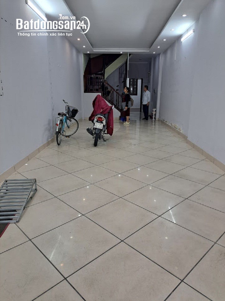 Nhà mặt đường Hoàng Quốc Việt - Diện tích 90m2 x 5 tầng, mặt tiền 5m 