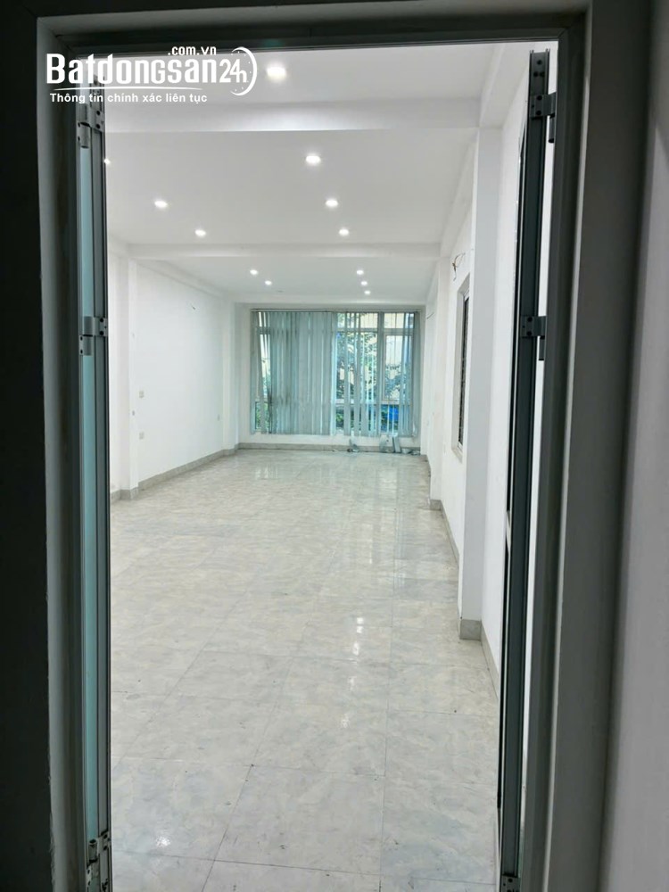 Cho thuê nhà MP, THANG MÁY, VỈA HÈ, KD  Dịch Vọng Hậu, Cầu Giấy 70m x 5T giá 50tr