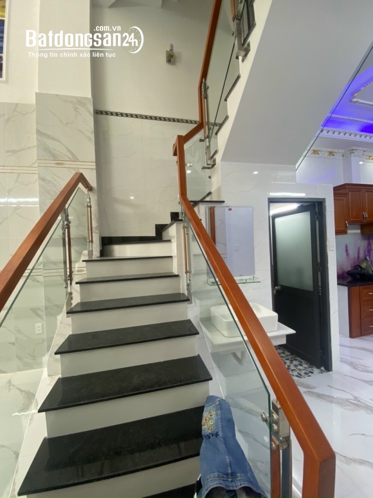 Bán nhà 8x20m 3 lầu có 10 căn hộ cho thuê ở Nguyễn Văn Tạo Nhà Bè