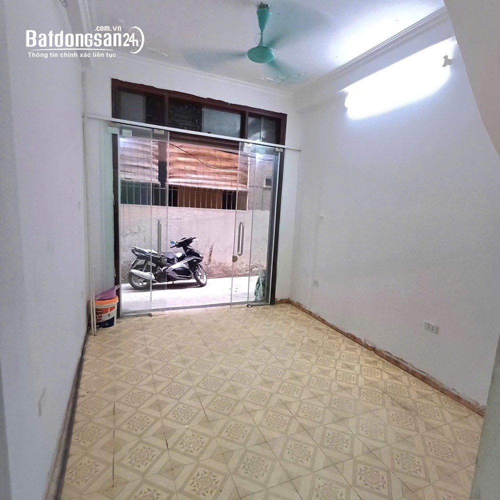 Cho thuê nhà riêng  Đường Láng - Đống Đa 35m x 3T, 3PN3VS giá 11.5tr, KD SẠCH