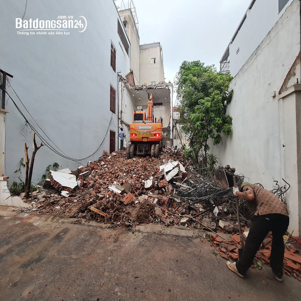 Đất Gia Lâm, Hà Nội 66m2, 7 chỗ thông 2 trục chính nhỉnh 5 tỷ. Lh 0989894845 Tôi có l