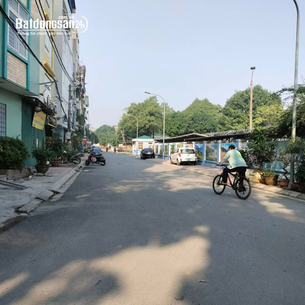 Bán đất Đông Ngạc 42m gần sân bóng – 10m ra ô tô – Vị trí hiếm  – 6 tỷ