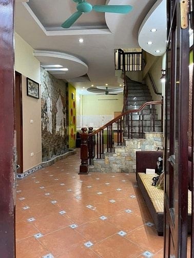Cho thuê nhà ngõ 1 phố Đông Quan, Diện tích 55m2 x 5 tầng có nội thất, ô tô đậu cửa