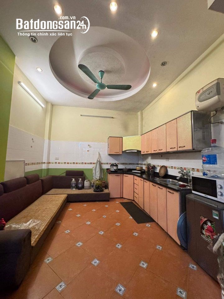 Cho thuê nhà ngõ 1 phố Đông Quan, Diện tích 55m2 x 5 tầng có nội thất, ô tô đậu cửa