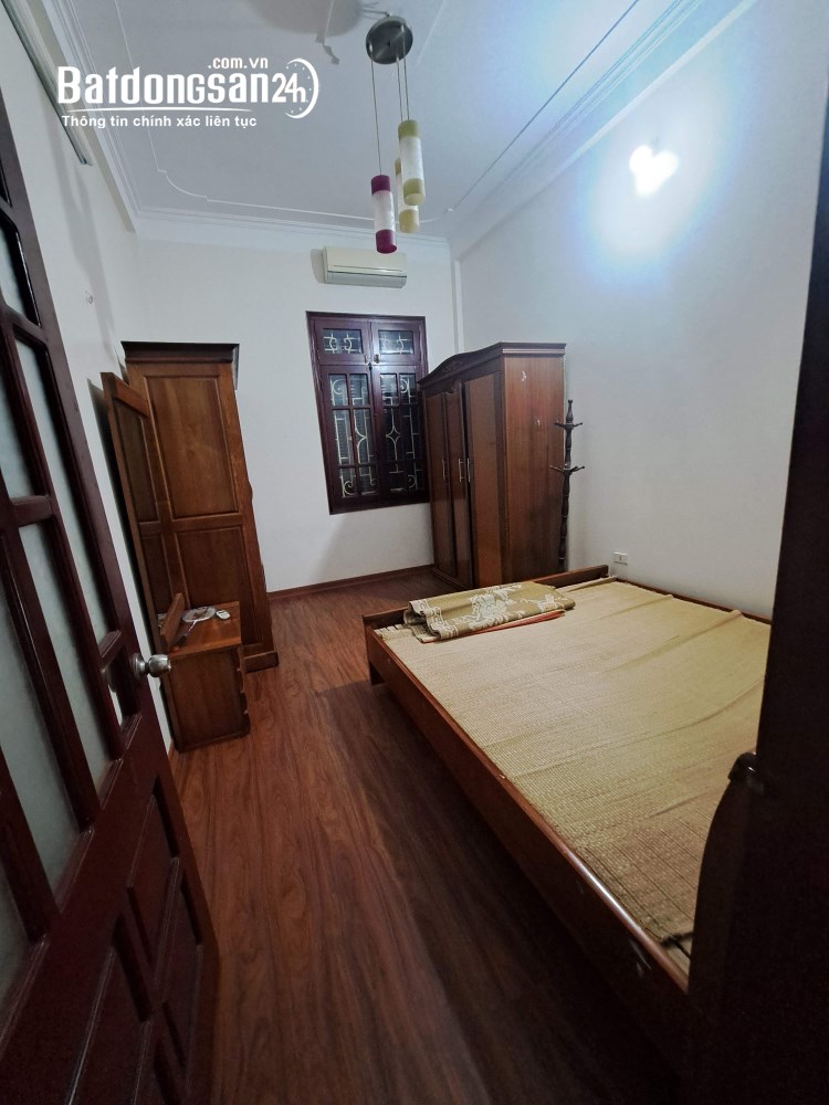 Cho thuê nhà ngõ 1 phố Phạm Tuấn Tài.  Dt 55m2 x 4 tầng, nội thất cơ bản ô tô đậu cửa