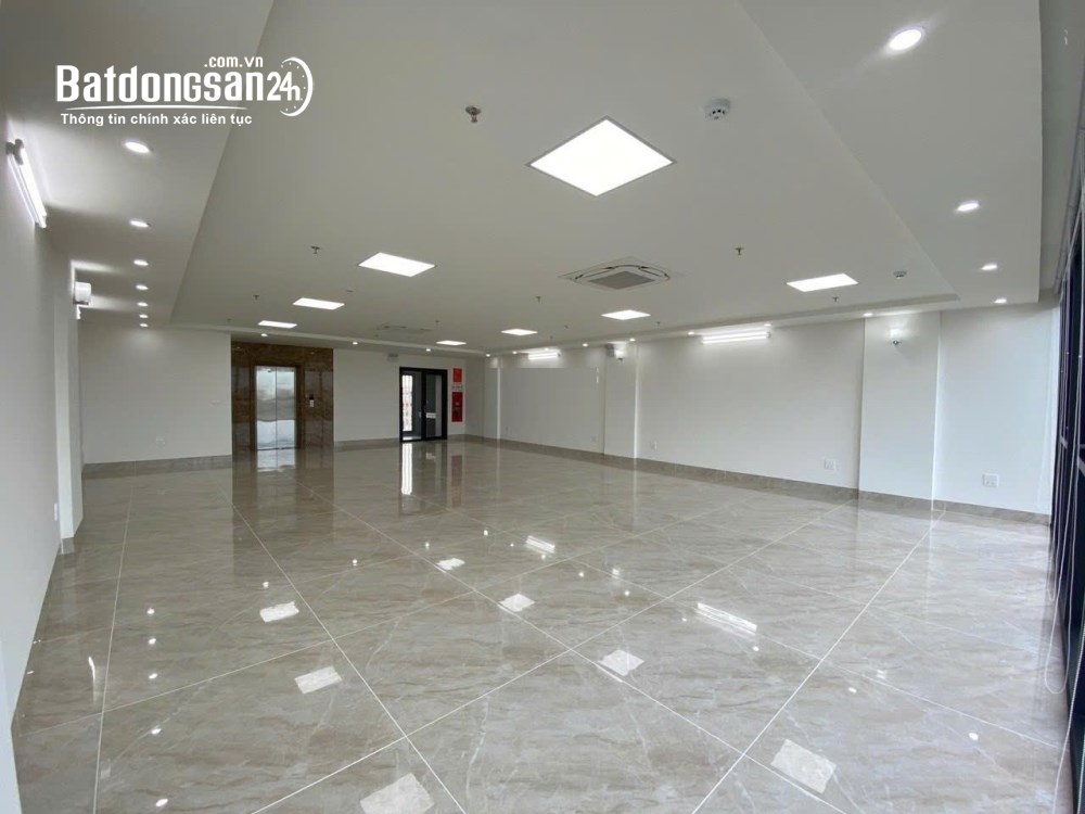 Nhà mặt phố Khúc Thừa Dụ - Diện tích 95m2 x 7 tầng xây thông, Thang Máy +điều hòa