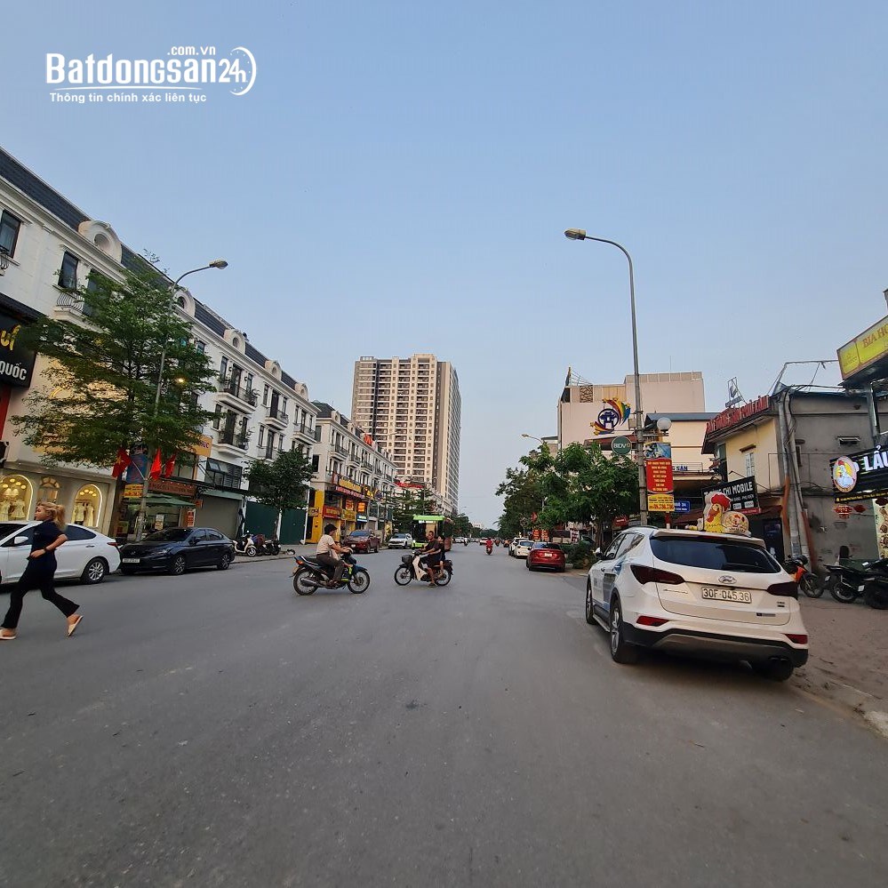 2x tỷ có tòa văn phòng 81m2, 5 tầng mặt phố 22m tại Trâu Quỳ, Gia Lâm.  Lh 0989894845