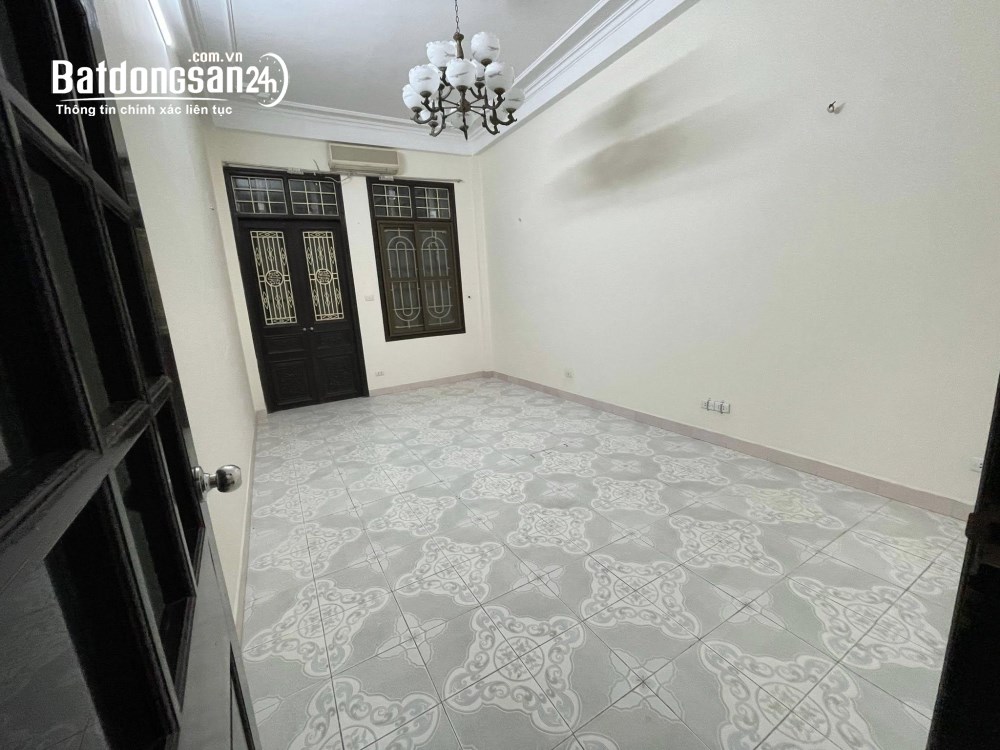 Nhà ngõ 9 phố Trần Quốc Hoàn, Diện tích 55m2 x 4 tầng 6 phòng, đường rộng 6m 