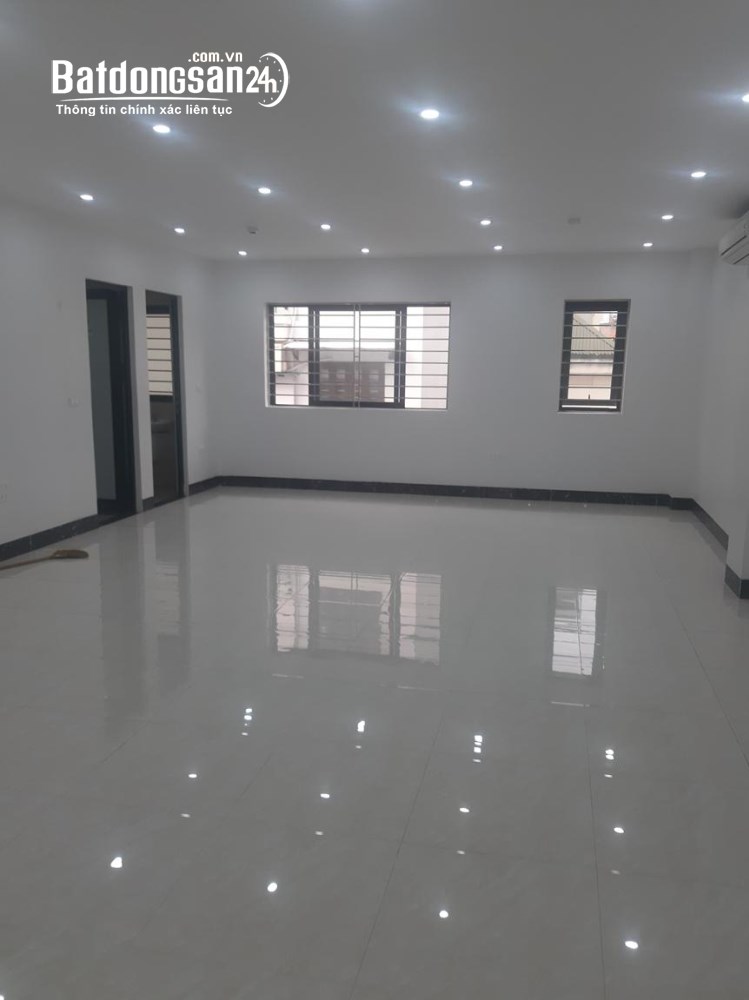 Cho thuê văn phòng ngõ 106 Hoàng Quốc Việt: Tầng 3, diện tích 140m2 , giá 20tr/th