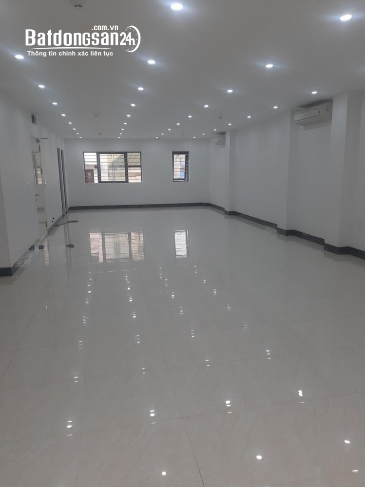 Cho thuê văn phòng ngõ 106 Hoàng Quốc Việt: Tầng 3, diện tích 140m2 , giá 20tr/th
