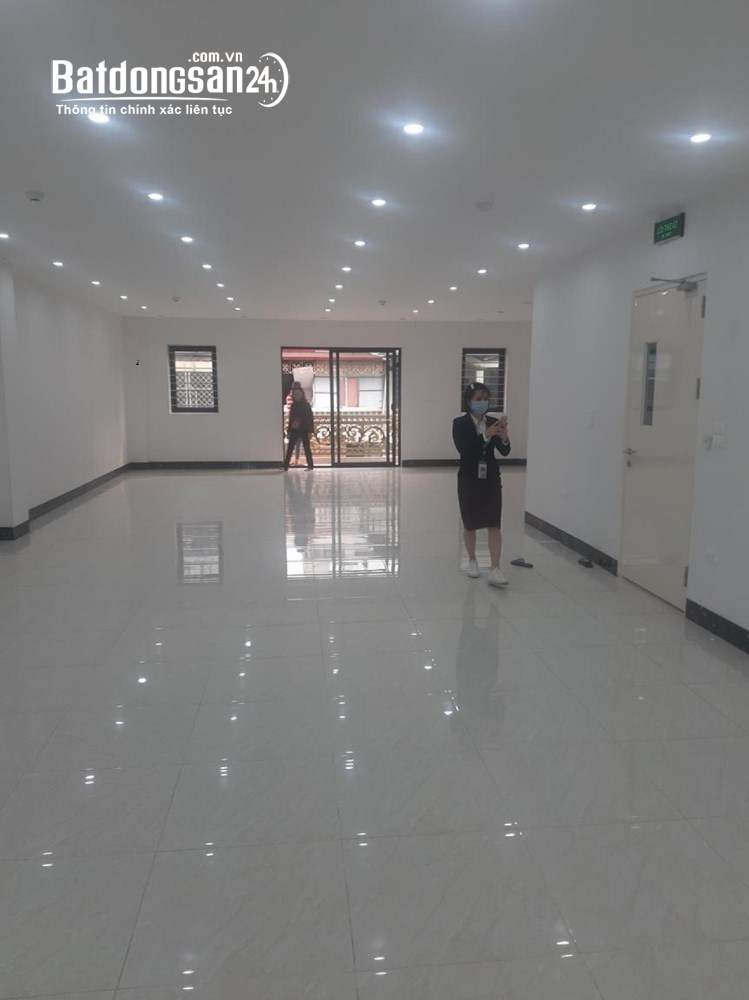 Cho thuê văn phòng ngõ 106 Hoàng Quốc Việt: Tầng 3, diện tích 140m2 , giá 20tr/th