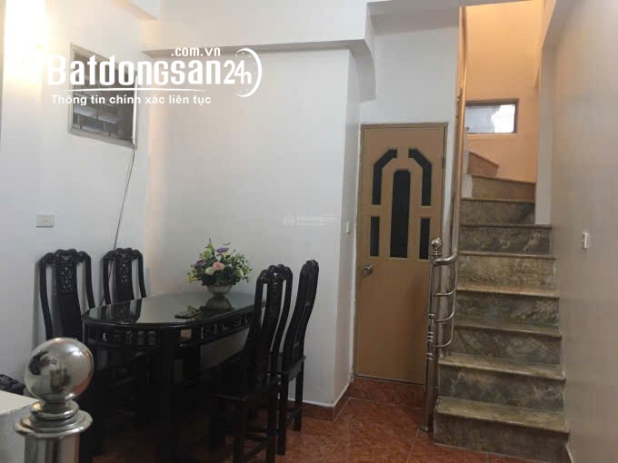 Cho thuê nhà Phố Hàng Lược, Phường Hàng Mã, Hoàn Kiếm 15M X 4T giá 8 triệu