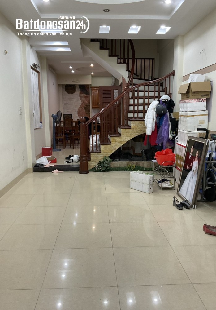 Cho thuê nhà ngõ 2 phố Nguyễn Chánh, Dt 65m2 x 5 tầng 2 mặt thoáng, đường rộng ô tô 