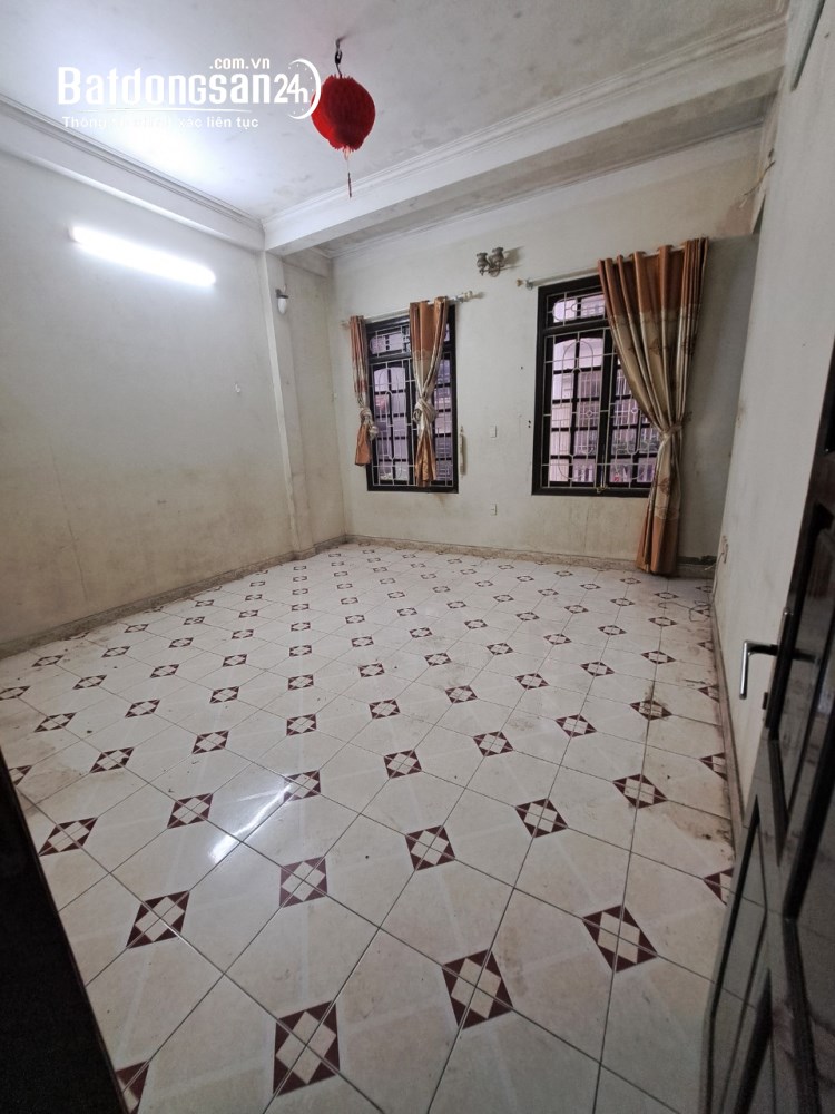 Cho thuê nhà ngõ 9 phố Trần Quốc Hoàn, Diện tích 52m2 x 4 tầng, 16 triệu/tháng