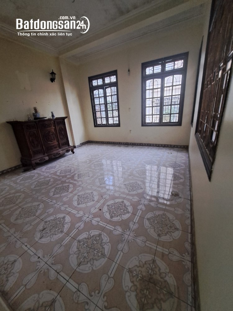 Cho thuê nhà ngõ 9 phố Trần Quốc Hoàn, Diện tích 52m2 x 4 tầng, 16 triệu/tháng