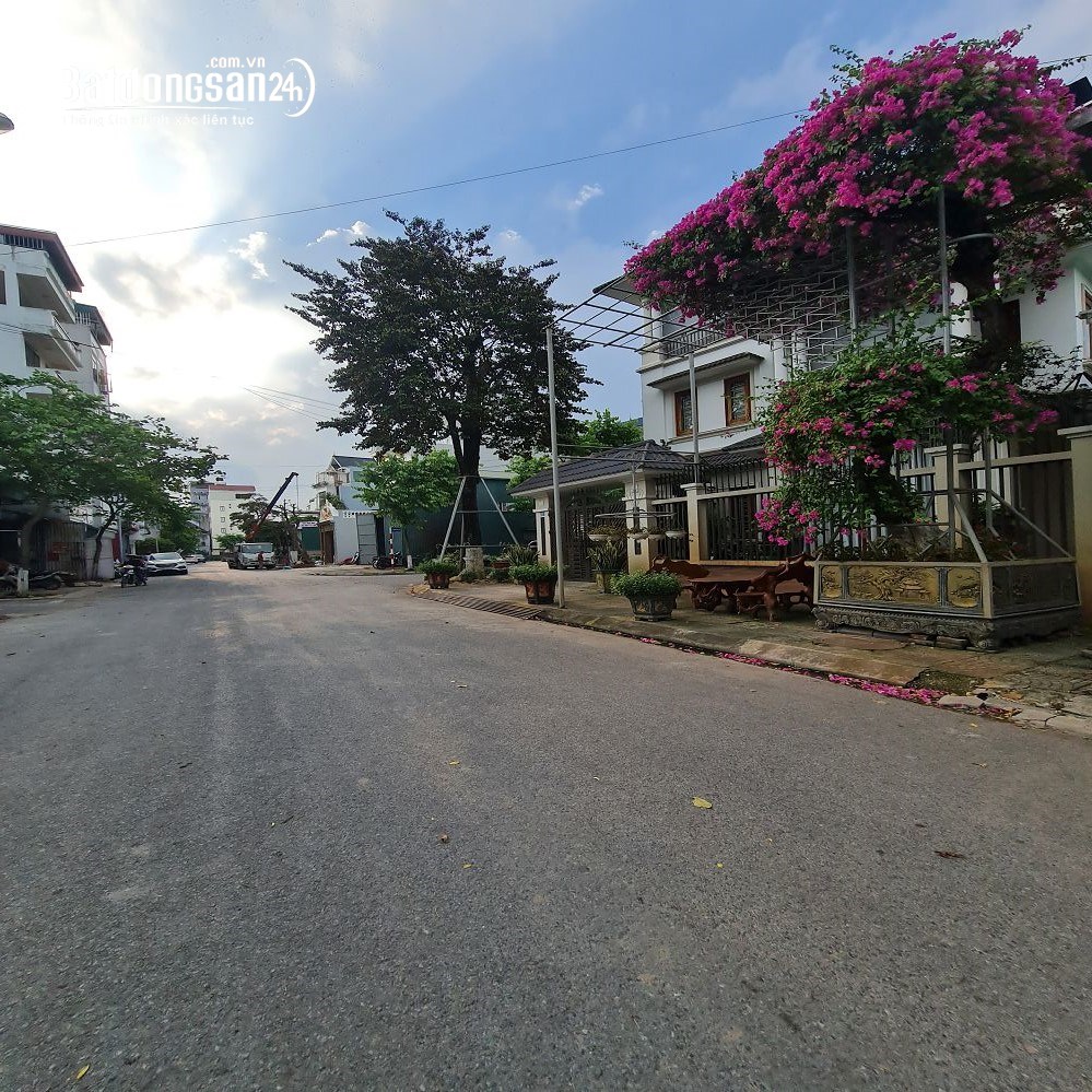 Chuyển nhượng 40m2 đất TĐC Trâu Quỳ, Gia Lâm. Đường 12m. Lh 0989894845