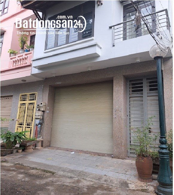 Cho thuê nhà ngõ 10 phố Nguyễn Văn Huyên, Dt 85m2 x 4 tầng mặt tiền 6m, ngõ rộng 8m