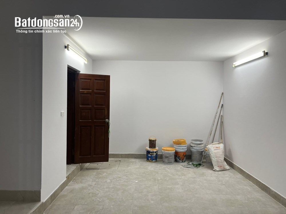 Cho thuê nhà ngõ 180 đường Hoàng Quốc Việt - DT 60m2 x 4 tầng, đường rộng 8m có hè