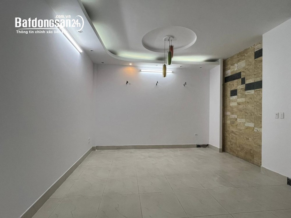 Cho thuê nhà ngõ 180 đường Hoàng Quốc Việt - DT 60m2 x 4 tầng, đường rộng 8m có hè